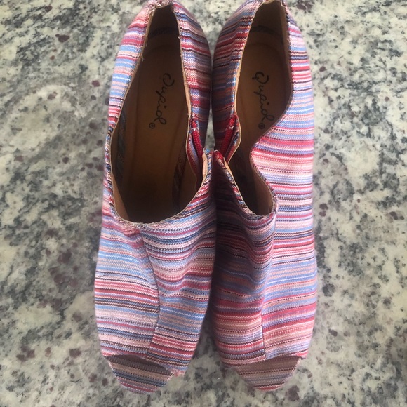 💖5/$25 Quipid rainbow fabric wedges w/ peep toe size 10 - Picture 4 of 10